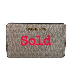 Michael Kors Leather Jet Set Travel Wristlet